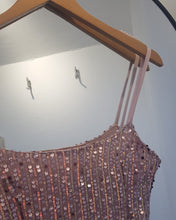 Cargar imagen en el visor de la galería, VESTIDO BASICO LENTEJUELAS CON TAJO
