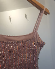 Cargar imagen en el visor de la galería, VESTIDO BASICO LENTEJUELAS CON TAJO
