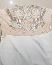 Cargar imagen en el visor de la galería, MONO STRAPLESS BORDADO MAS LISO
