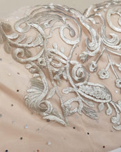 Cargar imagen en el visor de la galería, MONO STRAPLESS BORDADO MAS LISO
