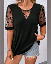 Cargar imagen en el visor de la galería, BLUSA LISA MANGA TUL CON FLORES
