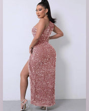 Cargar imagen en el visor de la galería, VESTIDO LARGO LENTEJUELAS UN HOMBRO CON TAJO
