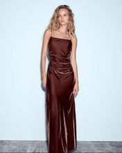 Cargar imagen en el visor de la galería, VESTIDO LARGO VELVET BASICO
