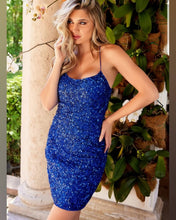 Cargar imagen en el visor de la galería, VESTIDO TUBO VELVET CON LENTEJUELAS

