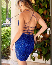 Cargar imagen en el visor de la galería, VESTIDO TUBO VELVET CON LENTEJUELAS
