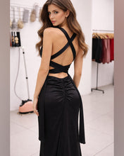 Cargar imagen en el visor de la galería, VESTIDO LARGO FRUNCE Y ESPALDA EN A
