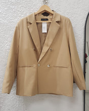 Cargar imagen en el visor de la galería, BLAZER BOTONES DORADOS
