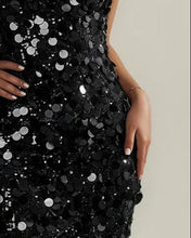 Cargar imagen en el visor de la galería, VESTIDO STRAPPLES LENTEJUELAS GRANDES
