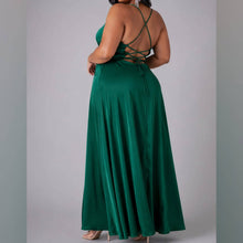 Cargar imagen en el visor de la galería, VESTIDO LARGO SATEN BASICO CON TAJO TALLES GRANDES
