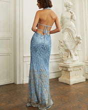 Cargar imagen en el visor de la galería, VESTIDO LARGO CON DISEÑO CELESTE Y DORADO
