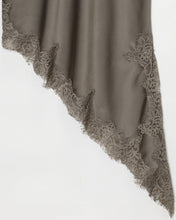 Cargar imagen en el visor de la galería, VESTIDO LENCERO PICO
