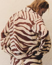 Cargar imagen en el visor de la galería, CAMISA CEBRA MARRON
