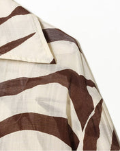 Cargar imagen en el visor de la galería, CAMISA CEBRA MARRON
