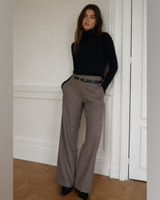 Cargar imagen en el visor de la galería, PANTALON PIE DE PULL ANCHO CON CINTO
