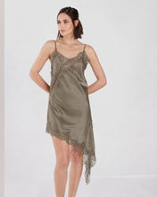 Cargar imagen en el visor de la galería, VESTIDO LENCERO PICO
