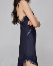 Cargar imagen en el visor de la galería, VESTIDO LENCERO PICO
