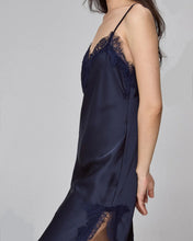 Cargar imagen en el visor de la galería, VESTIDO LENCERO PICO

