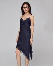 Cargar imagen en el visor de la galería, VESTIDO LENCERO PICO
