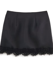 Cargar imagen en el visor de la galería, FALDA MINI LENCERA CON SHORT
