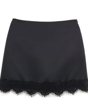 Cargar imagen en el visor de la galería, FALDA MINI LENCERA CON SHORT
