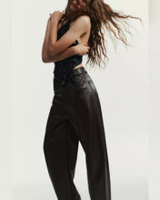 Cargar imagen en el visor de la galería, PANTALON ECOCUERO BARREL

