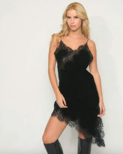 Cargar imagen en el visor de la galería, VESTIDO LENCERO VELVET
