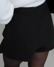 Cargar imagen en el visor de la galería, SHORT POLLERA C/ APLIQUE
