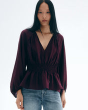 Cargar imagen en el visor de la galería, BLUSA CON ELASTICO EN CNTURA Y LAZITO
