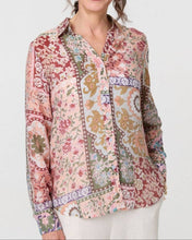 Cargar imagen en el visor de la galería, CAMISA FLORES PASTEL
