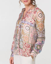 Cargar imagen en el visor de la galería, CAMISA FLORES PASTEL
