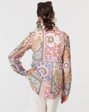 Cargar imagen en el visor de la galería, CAMISA FLORES PASTEL
