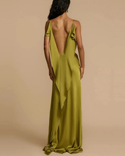 Cargar imagen en el visor de la galería, VESTIDO LARGO DE SEDA
