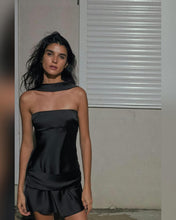 Cargar imagen en el visor de la galería, VESTIDO FALDA BAJA BRETEL CUELLO
