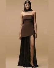 Cargar imagen en el visor de la galería, VESTIDO LARGO STRAPLESS MAS TUL CON CUELLO
