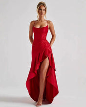 Cargar imagen en el visor de la galería, VESTIDO LARGO SATEN CON VOLADO
