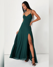 Cargar imagen en el visor de la galería, VESTIDO LARGO ESCOTE CRUZADO FALDA A CON TAJO
