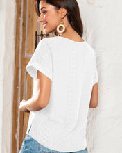 Cargar imagen en el visor de la galería, BLUSA BASICA BRODERIE
