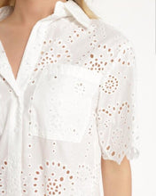 Cargar imagen en el visor de la galería, CAMISA M/C BRODERIE

