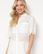 Cargar imagen en el visor de la galería, CAMISA M/C BRODERIE
