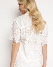 Cargar imagen en el visor de la galería, CAMISA M/C BRODERIE
