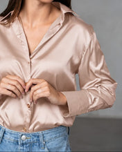 Cargar imagen en el visor de la galería, CAMISA DE SEDA
