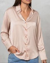 Cargar imagen en el visor de la galería, CAMISA DE SEDA
