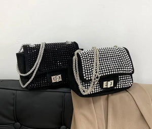 CARTERA TACHAS CON CIERRE METALICO