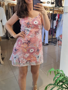 VESTIDO BORDADO SUELTO