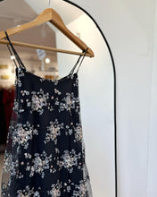 Cargar imagen en el visor de la galería, VESTIDO BORDADO SUELTO
