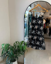 Cargar imagen en el visor de la galería, VESTIDO BORDADO SUELTO
