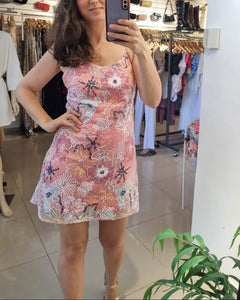 VESTIDO BORDADO SUELTO