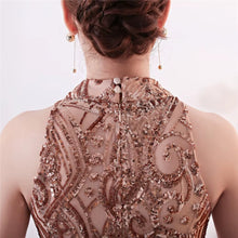 Cargar imagen en el visor de la galería, VESTIDO LARGO BORDADO CUELLO HALTER C/GOTA
