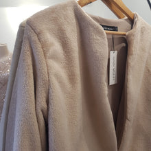 Cargar imagen en el visor de la galería, CHAQUETA PIEL PELO CORTO

