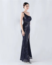 Cargar imagen en el visor de la galería, VESTIDO LARGO 1 HOMBRO Y CORTE CINTURA
